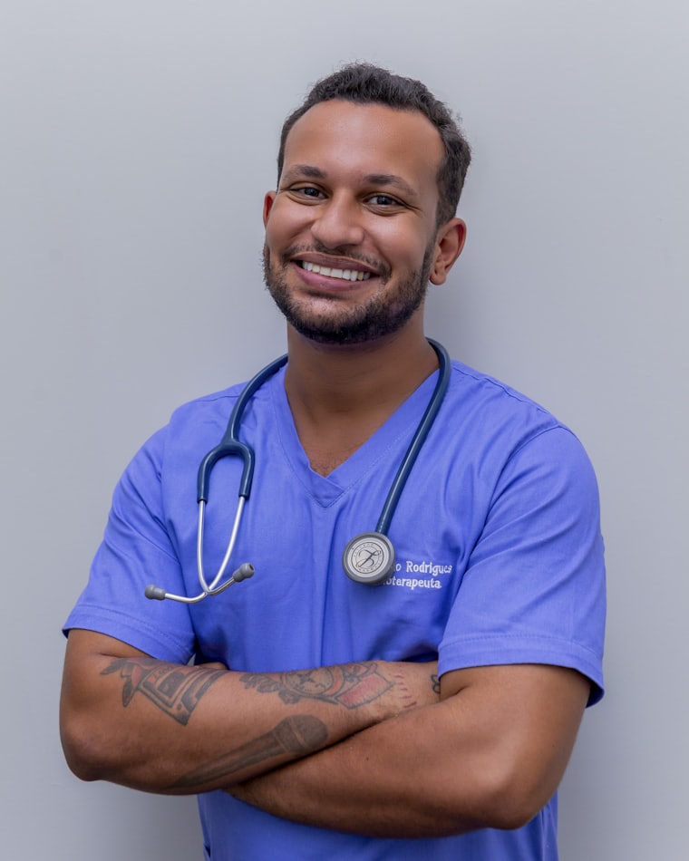 Médico atendendo por telemedicina no MedCall